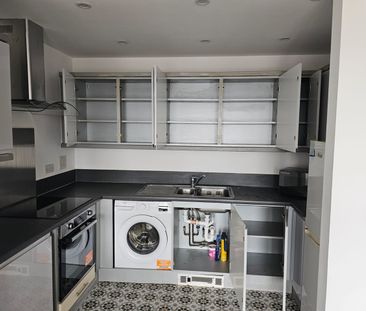 2 Bed Flat, Regal House, IG2 - Photo 5