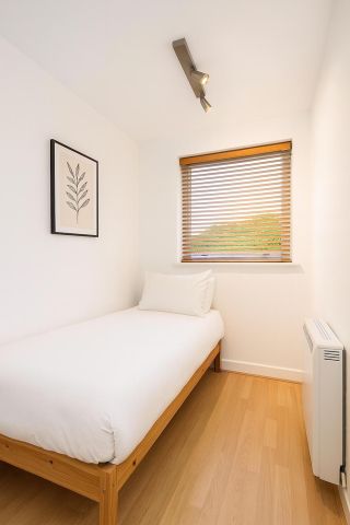 3 Bed Flat, St Mary-Le-Park Court, SW11 - Photo 2