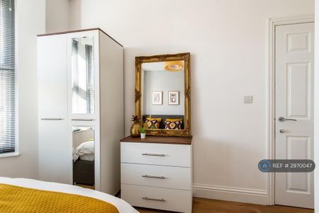 1 bedroom in a house share to rent - Photo 5