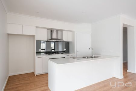 Stunning Brand New Family Home in Prime Location! - Photo 4