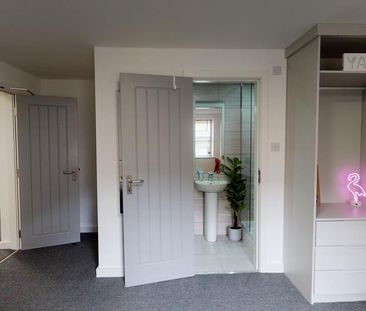 6 bedroom house to rent - Photo 2
