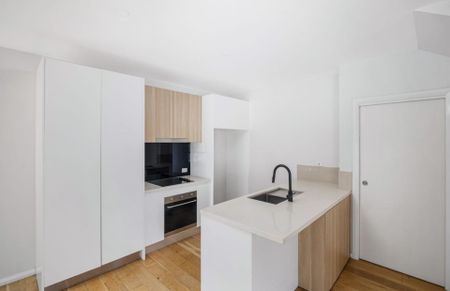 Well Presented Modern Townhouse - Photo 5