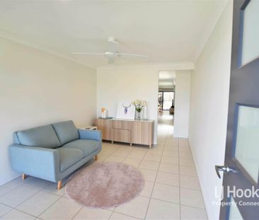 BEAUTIFUL HOME WITH 5kW SOLAR POWER - Photo 3