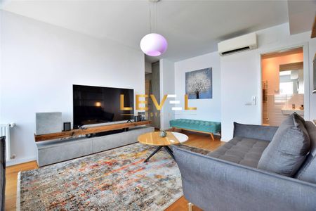 [VIDEO] Triplex Penthouse | 50 SQM Terrace | Parking Included | Philips HUE - Photo 4