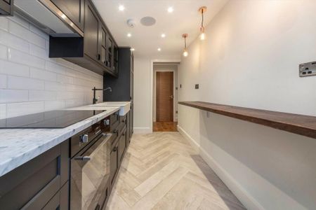 3 bedroom flat to rent - Photo 4