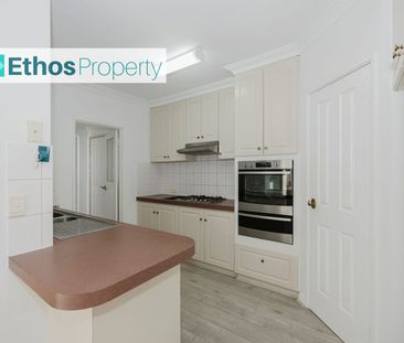 A REAL GEM ON SWAN ST - Photo 6