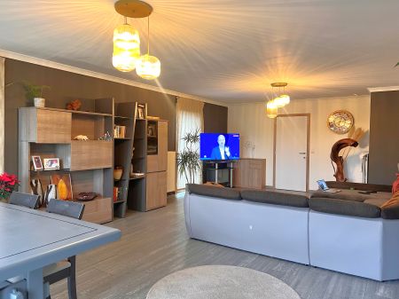 Woning met 3 slaapkamers, tuin en garage. - Photo 2