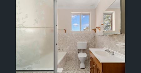 Large 3-Bedroom House with Garage in the Heart of Balmain Village - 3 Month Short Term Lease - Photo 3