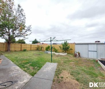 POSITIONED HOUSE IN WERRIBEE - Photo 2