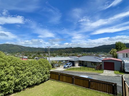 Sunny 3 Bedroom Home in Wainuiomata - Photo 3