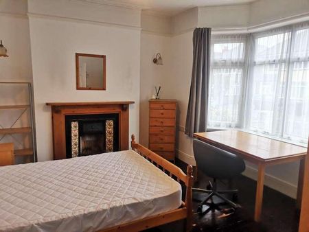 Bedroom Detached House In Winton, BH9 - Photo 3