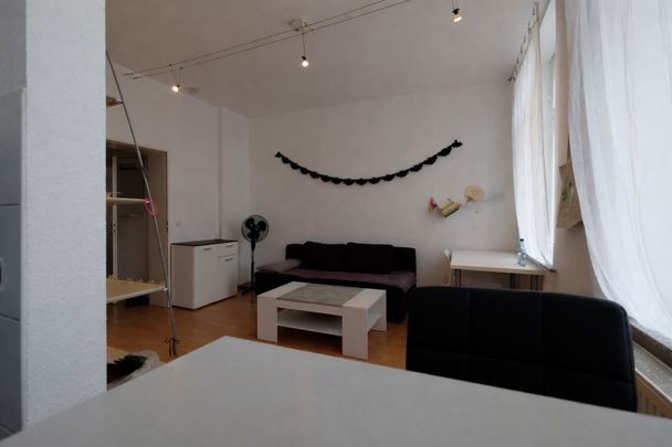 Möblierte 2-Zimmer-Wohnung mit Balkon in unmittelbarer Nähe zum Helios-Klinikum und zur Hochschule! - Photo 1