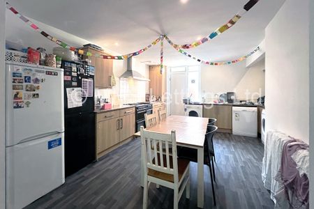 6 Bedroom Mid Terraced House for rent in Headingley Avenue - Photo 3