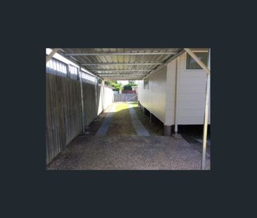 Conveniently Located, Neat, Clean, Spacious, 3 Bed home - Photo 2