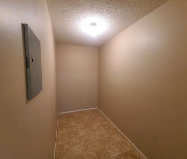 1 Bedroom Unit in Pet Friendly Building with In-Suite Laundry!! - Photo 5