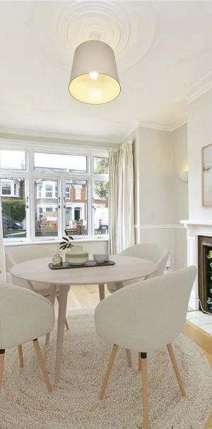 4 bedroom house in Twickenham - Photo 1