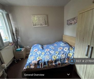 3 bedroom flat to rent - Photo 3