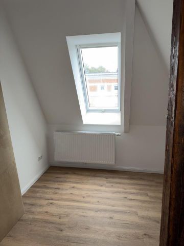 Nur für Physio oder Ergotherapeut Charmante sanierte 2 oder 3-Zimmer-Altbauwohnung Neubau-Standard. - Photo 4