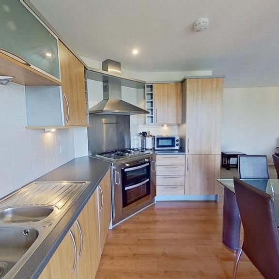 3 bedroom flat to rent - Photo 1