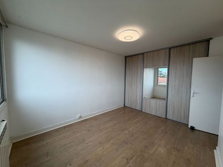 Appartement T3 66 m2- Saint Priest Village, - Photo 3