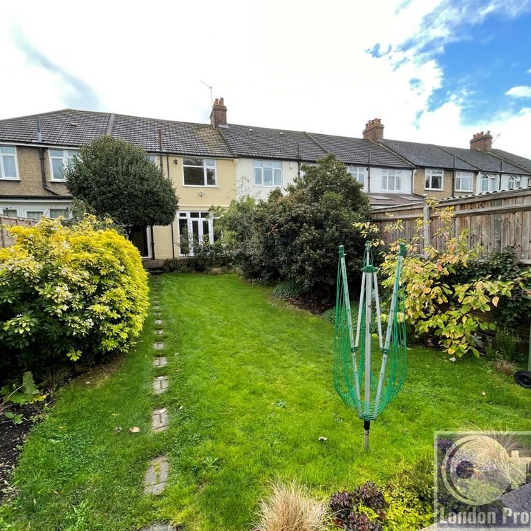 3 bedroom terraced house to rent - Photo 1