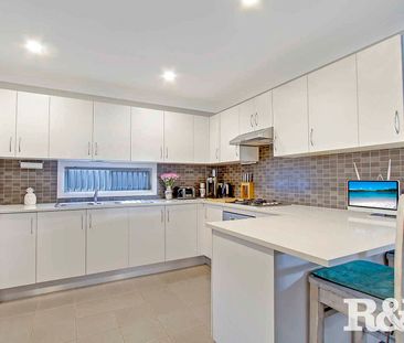 THREE BEDROOM GRANNY FLAT! - Photo 2