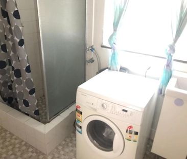 COSY, COMPACT & CONVENIENT FURNISHED ONE BEDROOM APARTMENT - Photo 1