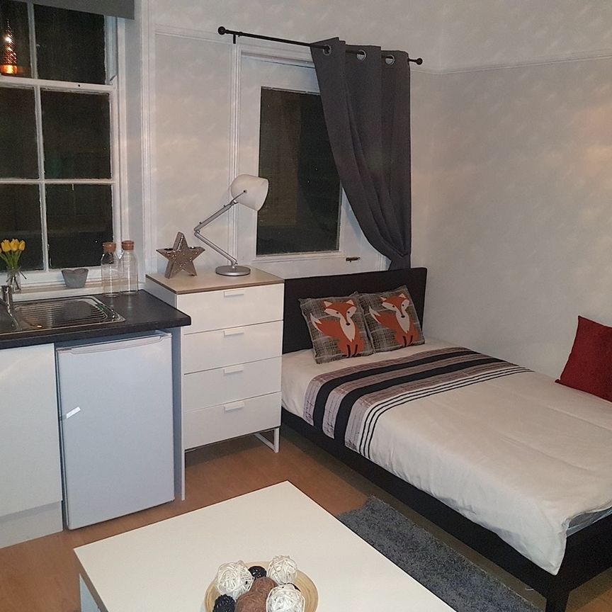 1 Bed - Flat 9, 55 Headingley Lane, Headingley, Leeds - LS6 1AA - Student/Professional - Photo 1