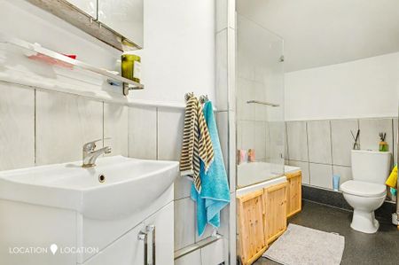 4 bedroom flat to rent - Photo 2