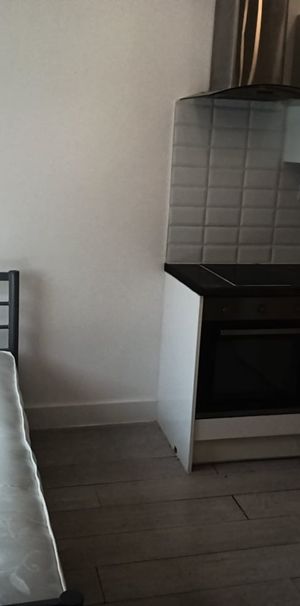 Studio Flat, High St, W3 - Photo 1