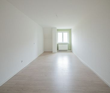 Schicker Neubau mit Aufzug, großem Balkon, Einbauküche und Stellpla... - Photo 2