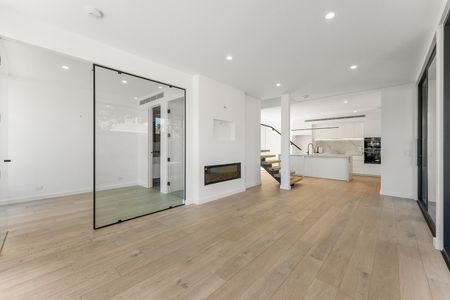 STUNNING NEW DESIGNER TOWNHOUSE - Photo 2
