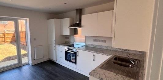 3 bedroom terraced house to rent - Photo 2