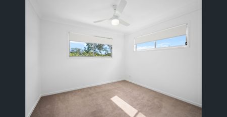 SPACIOUS 4 BEDROOM TOWNHOUSE IN QUIET COMPLEX - Photo 5