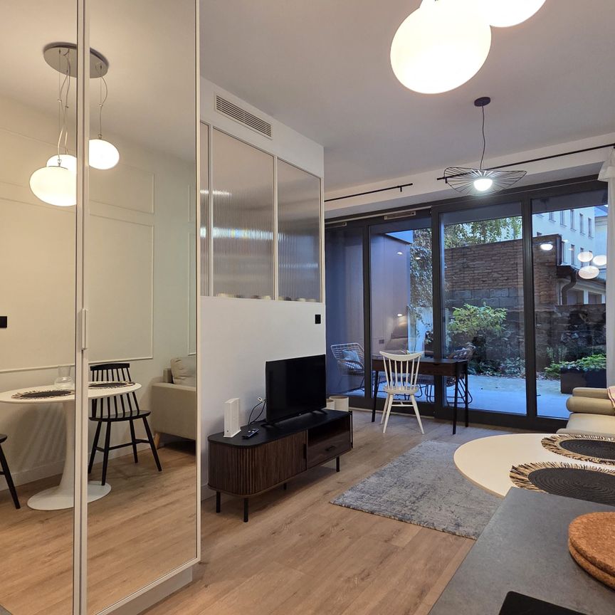 angel stradom - Photo 1