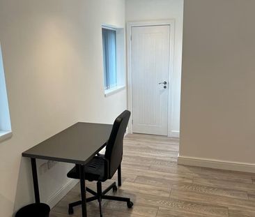 6 Bed Terraced House, Prior Deram Walk, CV4 - Photo 4