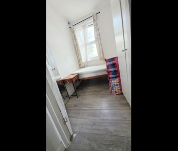 Room in a Shared House, Oaklands Park Avenue, IG1 - Photo 1
