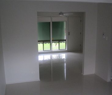 Light Bright & Spacious - Photo 2