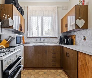 Neat & Comfortable 2-Bedroom Home in a Convenient Location - Photo 6