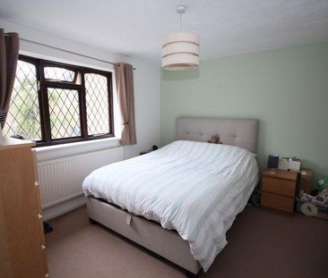 2 bedroom end of terrace house to rent - Photo 3