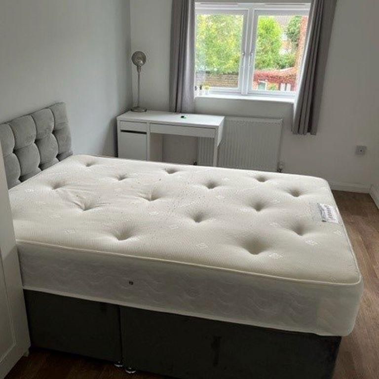 1 bedroom in a house share to rent - Photo 1
