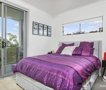 Top Floor, 2 Car and Storeroom, Park Outlook, Unbeatable Location, ... - Photo 2