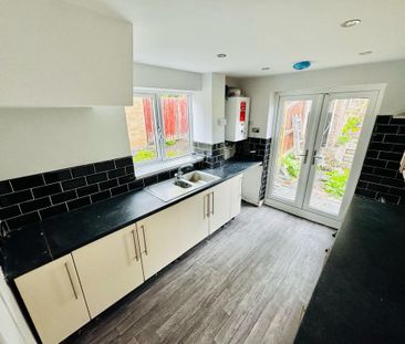 3 bedroom semi-detached house to rent - Photo 6