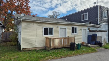 For Lease - 74 Queens Circle Unit# 5, Fort Erie, Ontario - Photo 2