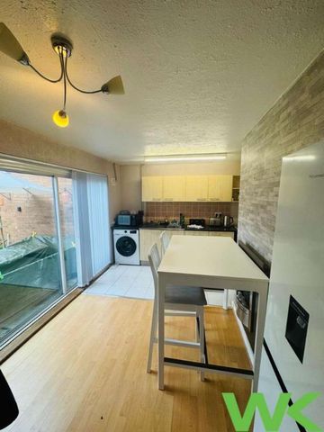 Farhill Close, West Bromwich, B71 - Photo 5