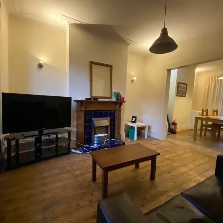 4 bedroom terraced house to rent - Photo 1