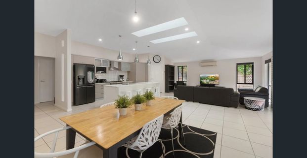 Lowset, low maintenance family home in quiet cul-de-sac - Photo 1