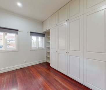 Freshly Painted Edwardian Home in a Coveted Carlton North Pocket - Photo 3