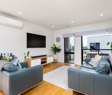 Low maintenance living in Alamanda school zone. - Photo 3