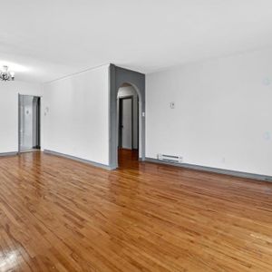 3-bedroom apartment 1200 sqft Perfect spot Lachine Montreal for rent - Photo 2